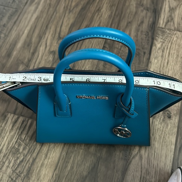 Micheal Kors purse - Picture 4 of 4